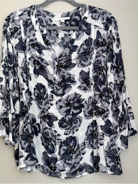 fun 2 fun Black & White Floral V-Neck Blouse